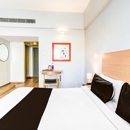 Super Townhouse Lakdikapul Hotell Hyderabad Eksteriør bilde