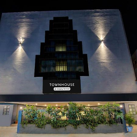 Super Townhouse Lakdikapul Hotell Hyderabad Eksteriør bilde