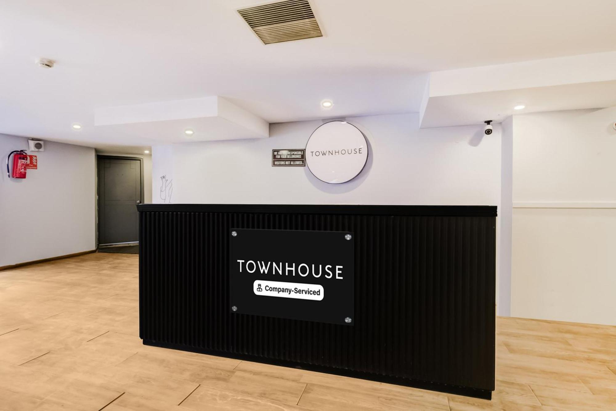 Super Townhouse Lakdikapul Hotell Hyderabad Eksteriør bilde