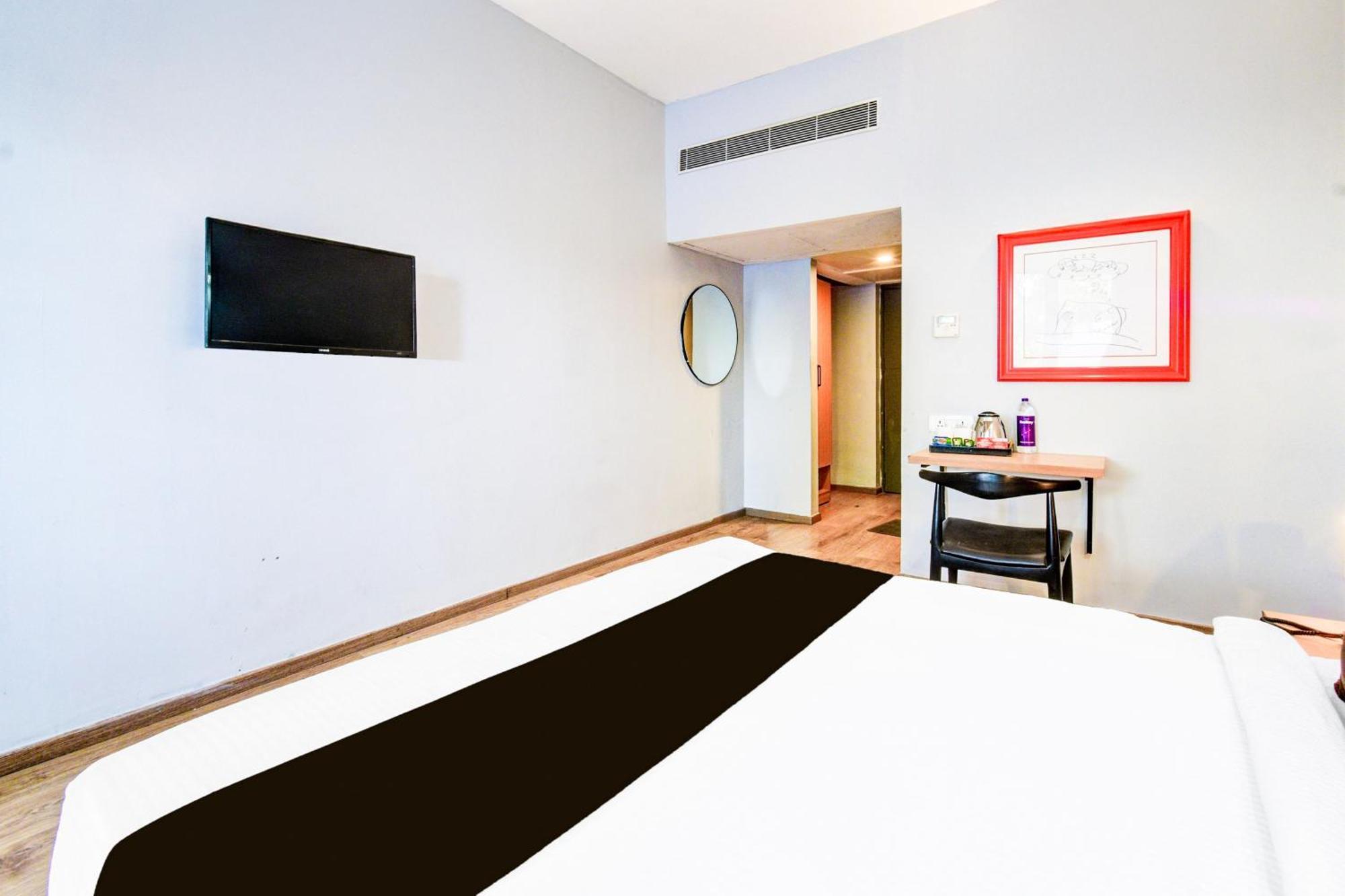 Super Townhouse Lakdikapul Hotell Hyderabad Eksteriør bilde