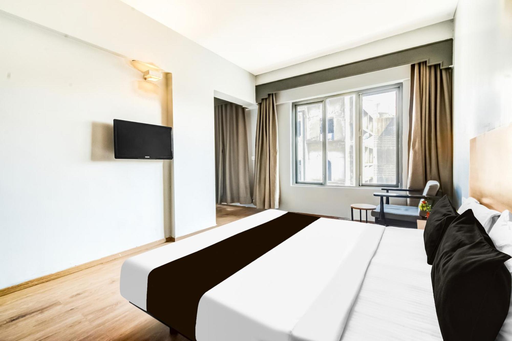 Super Townhouse Lakdikapul Hotell Hyderabad Eksteriør bilde