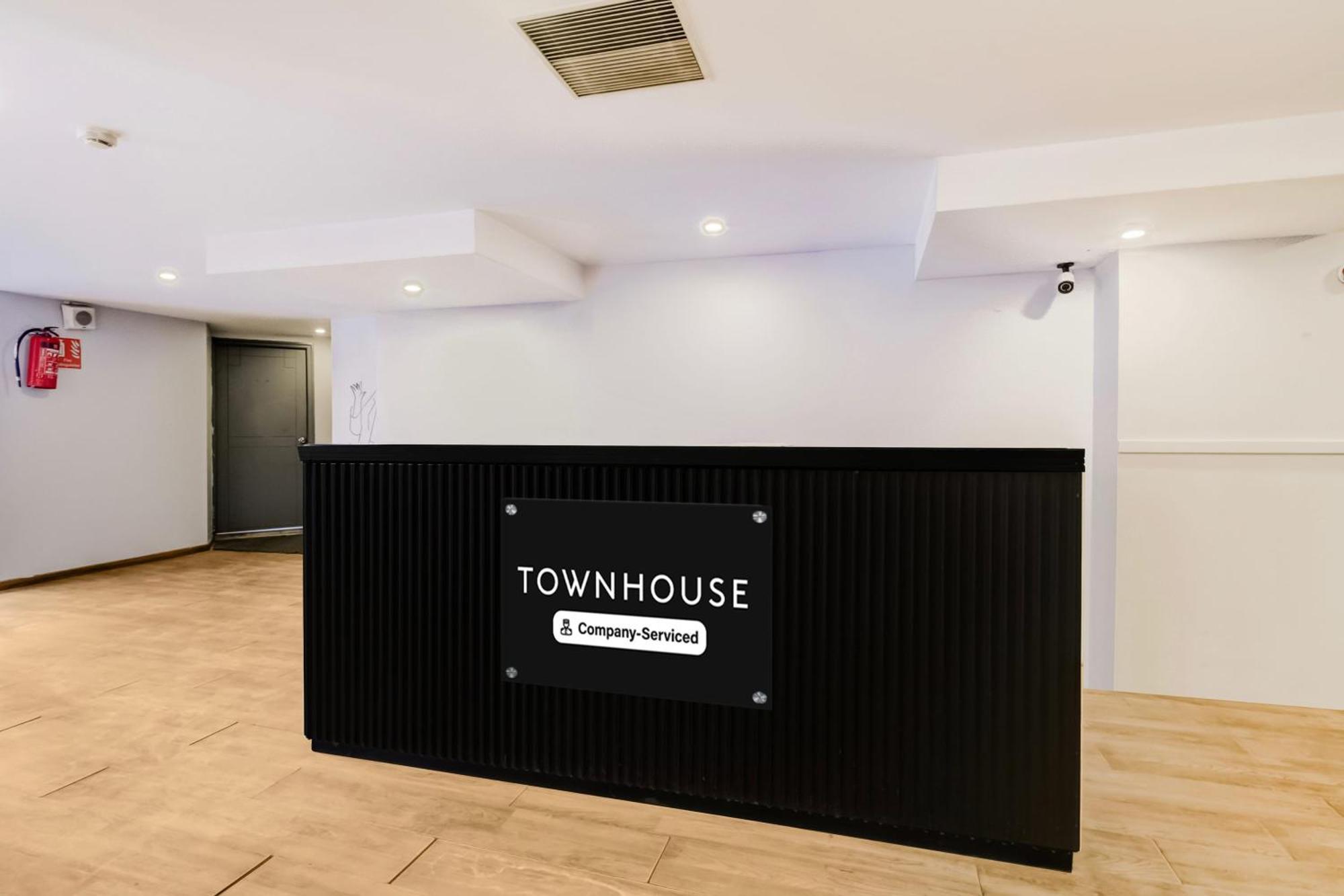 Super Townhouse Lakdikapul Hotell Hyderabad Eksteriør bilde