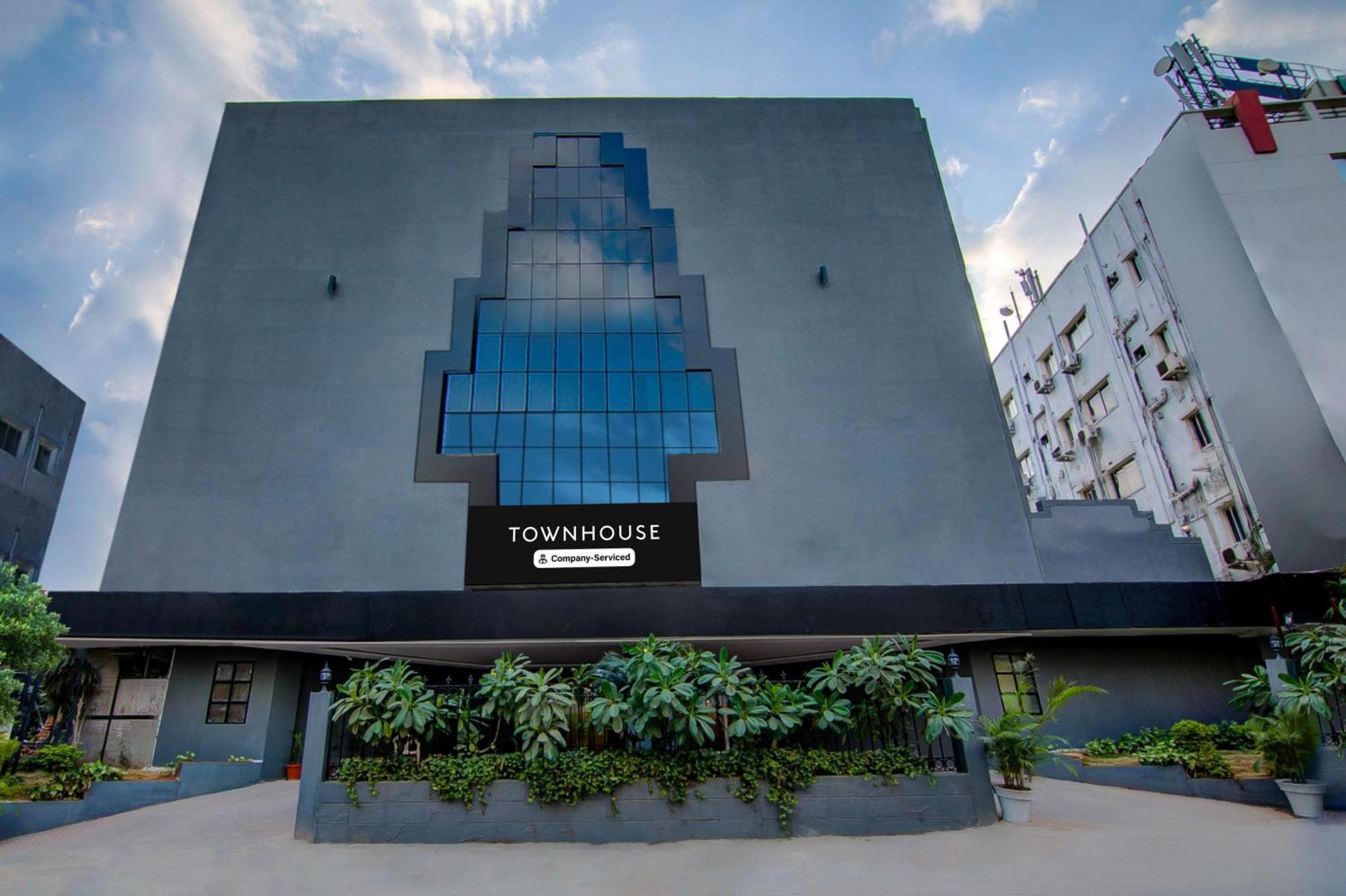 Super Townhouse Lakdikapul Hotell Hyderabad Eksteriør bilde