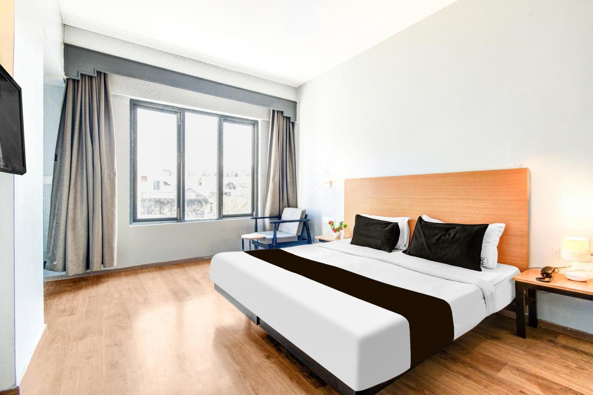 Super Townhouse Lakdikapul Hotell Hyderabad Eksteriør bilde