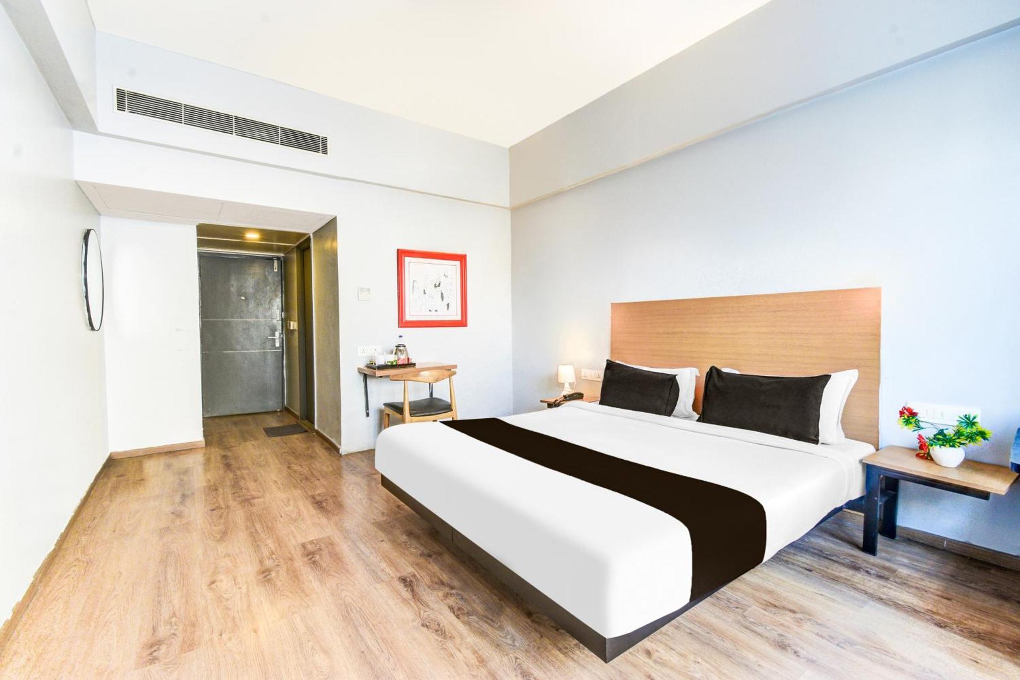 Super Townhouse Lakdikapul Hotell Hyderabad Eksteriør bilde